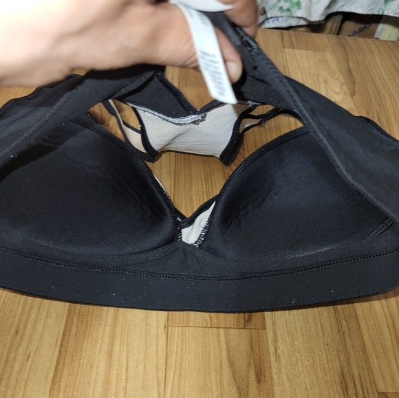 Victoria secret “x very sexy sport ” sports bra in monochrome 34C Black - Picture 7 of 9